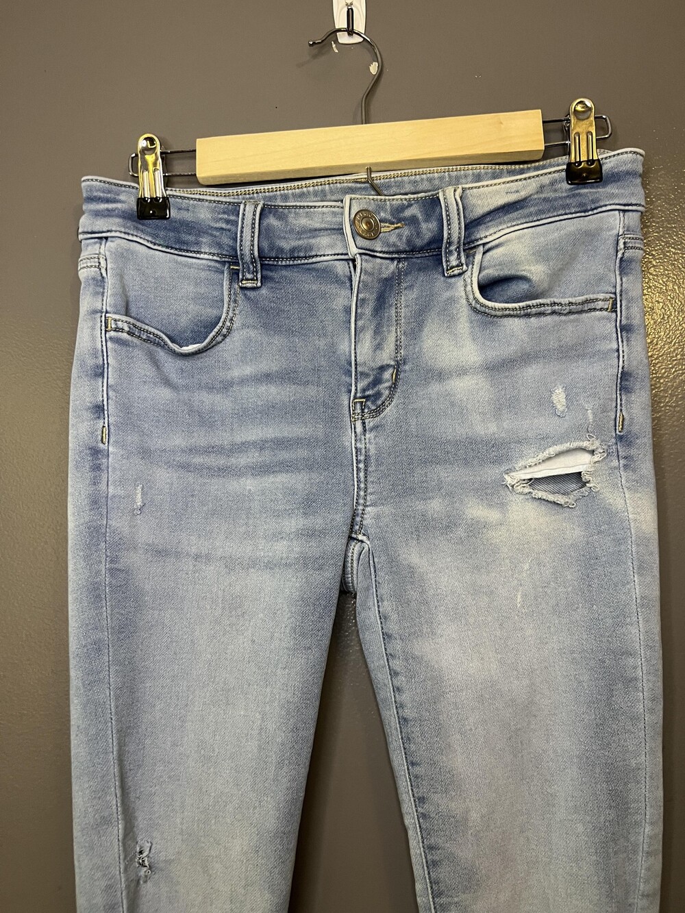 American Eagle Outfitters Jegging Jeans Womens 4 Long Light Wash Blue Distressed